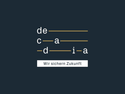 Corporate Design Refresh und Kampagnengestaltung für Decadia – Roll-up, Editorial Design und visuelle Markenkommunikation